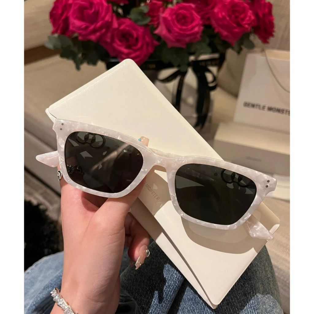 ใหม่ JENNIE แว่นตากันแดด กรอบสี่เหลี่ยมผืนผ้า ป้องกันรังสียูวี 99.9% สีดํา 2023