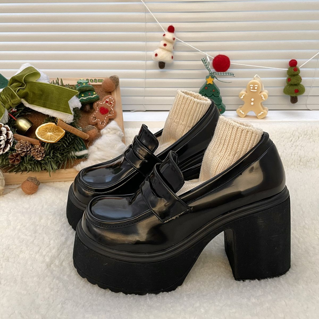 JINxCHOY SHOES รองเท้าโลฟเฟอร์ หนัง PU ส้นหนา หัวกลม ระบายอากาศ เข้ากับทุกการแต่งกาย สไตล์เกาหลีเรโทร สําหรับผู้หญิง Y2K รองเท้านักเรียน ราคาส่ง จากโรงงาน