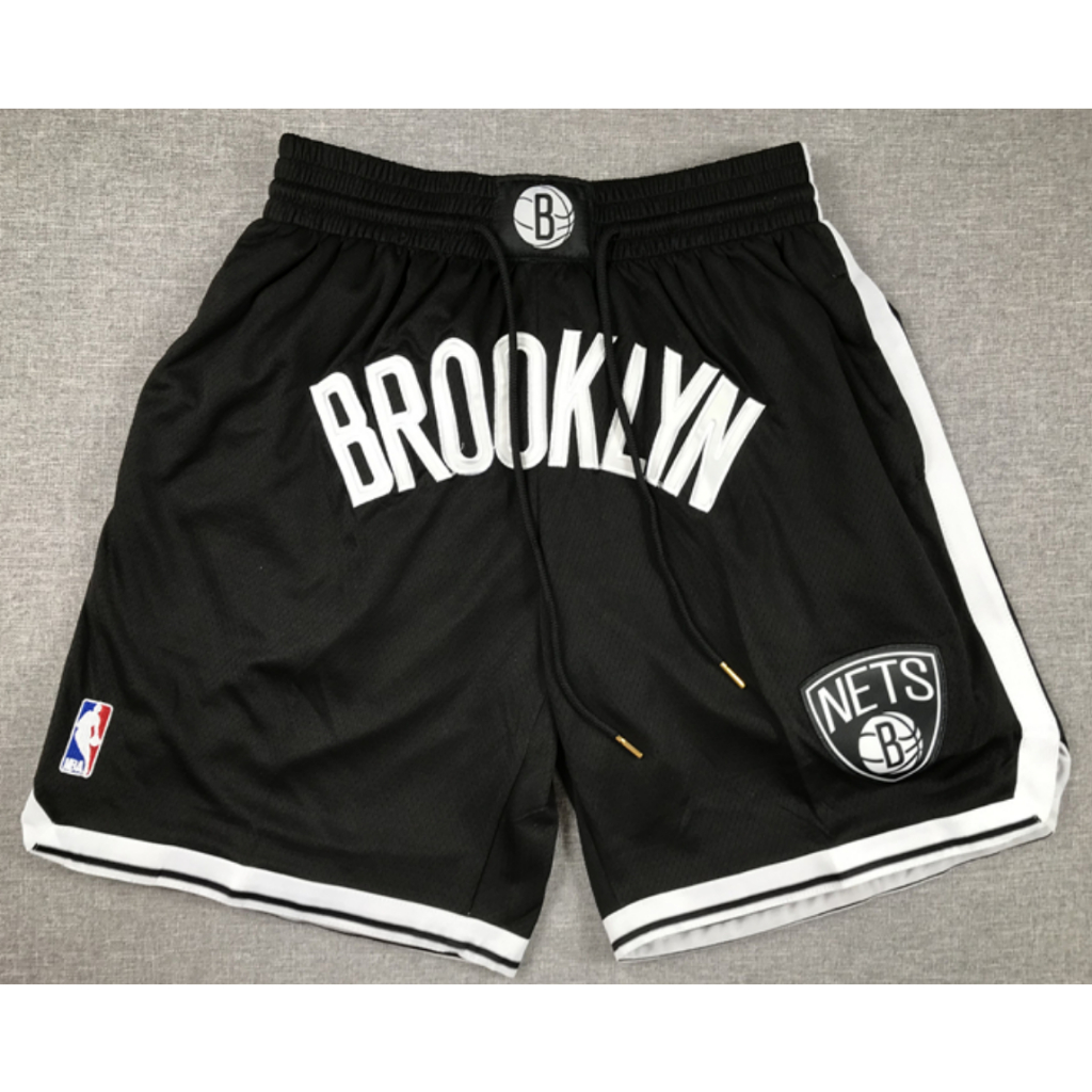 2023 กระเป ๋ าผู ้ ชายใหม ่ Brooklyn Nets Irving Thomas Kevin Durant โลโก ้ ใหญ ่ เย ็ บปักถักร ้ อยบาสเกตบอลกางเกงขาสั ้ นกางเกงสีดํา