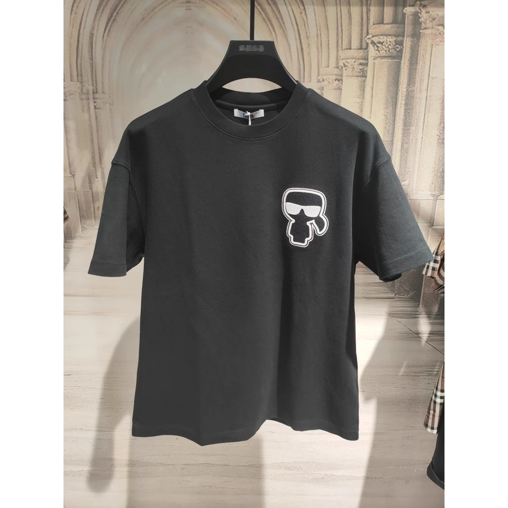 ใหม่ KARL LAGERFELD เสื้อยืด คอกลม แขนสั้น พิมพ์ลาย KARL LAGERFELD สําหรับผู้ชาย ผู้หญิง 1K1D50602434