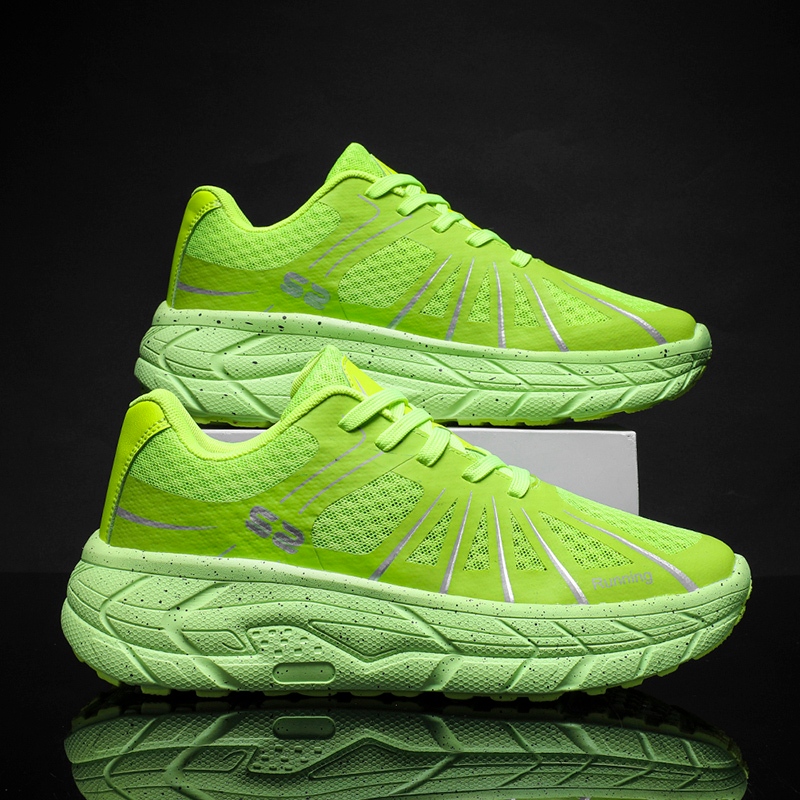 Running shoes รองเท้าคู่ รองเท้าวิ่งทางไกลผู้ชายและผู้หญิงลดแรงกระแทกรองเท้าผ้าใบเรืองแสง Size 36-45