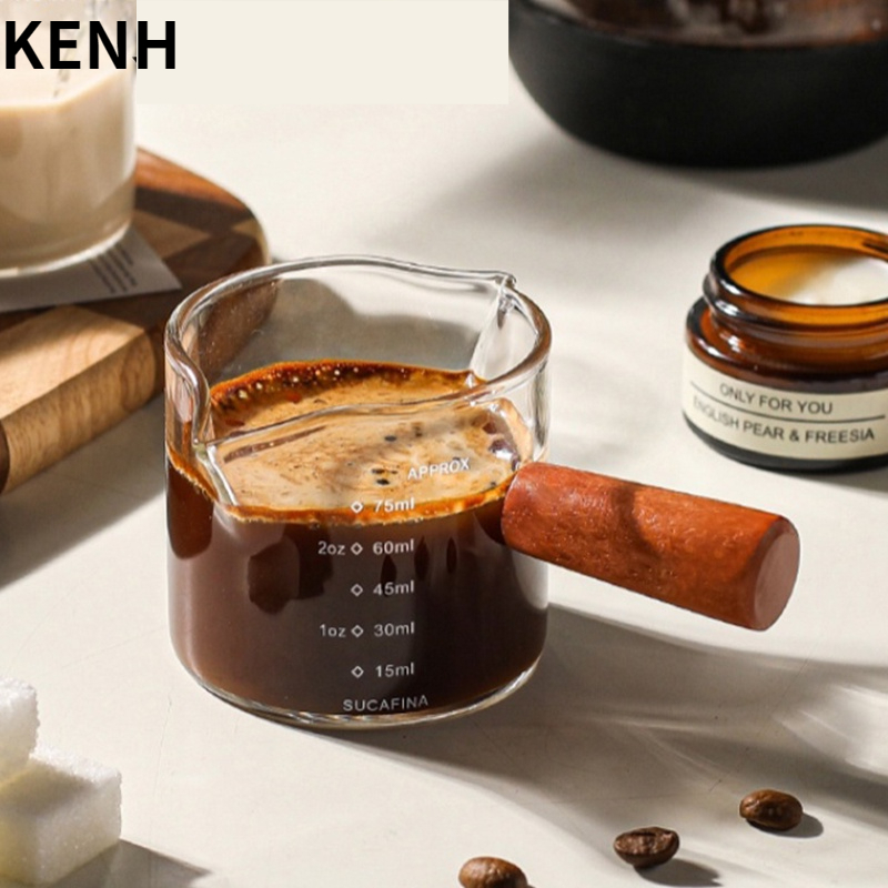 KENH HOUSE ถ้วยตวงกาแฟ เหยือกนม ถ้วยตวงปากคู่ แก้วช็อตมีหูหิ้ว แก้วเอสเพรสโซ ทนความร้อนสูง ขนาดเล็ก ด้ามจับไม้ โปร่งใส แล