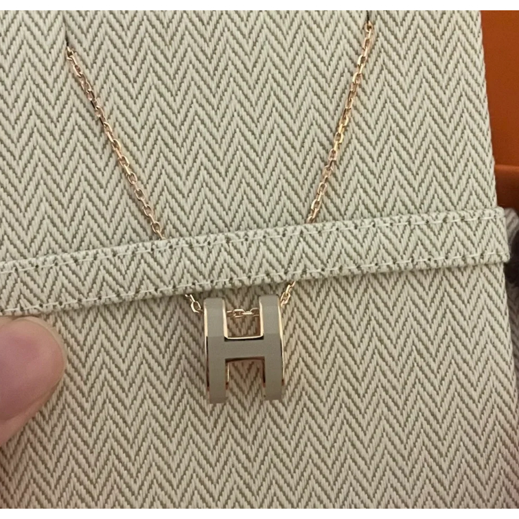 ใหม่ พร้อมส่ง สร้อยคอชุบโรสโกลด์ พร้อมจี้รูปตัว H