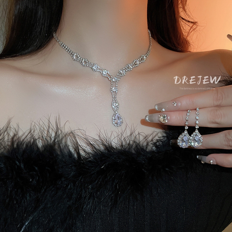 DREJEW 2 ชิ้น Diamond drop สร้อยคอต่างหูชุดสองชิ้น niche หรูหรา high-end clavicle chain เครื่องประดับแฟชั่นเกาหลีผู้หญิง hypoallergenic
