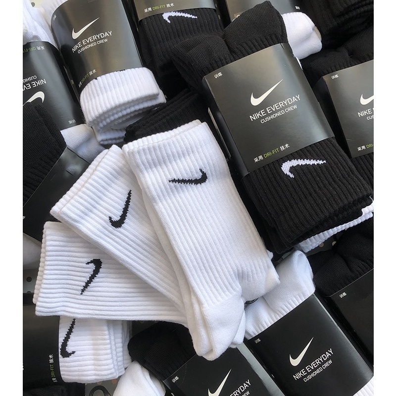 On stock ถุงเท้าผ้าฝ้ายผู้ชาย ถุงเท้าผ้าฝ้ายผู้ชาย Fight Color Short Tube ถุงเท้าผ้าฝ้าย ถุงเท้าผ้าฝ้ายนักเรียน Plain D056