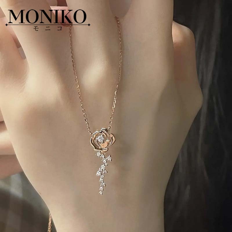 MONIKO สร้อยคอผู้หญิง สร้อยคอกุหลาบ ห่วงโซ่กระดูกไหปลาร้า rhinestone ตกแต่งดอกไม้
