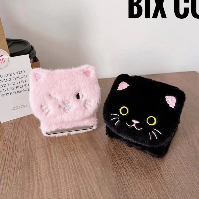 Samsung Galaxy Z Flip7 7FE 6 5 4 3 เคสโทรศัพท์ตุ๊กตา OPPO FindN3Flip/N2Flip พับเครื่องป้องกันกรณีน่ารักตุ๊กตาแมวน่ารัก