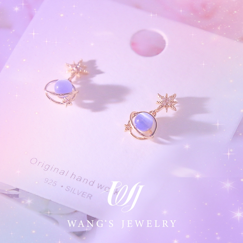 【เข็มเงิน 100%】Wj ต่างหูชุบทอง 18K จี้รูปดาวเคราะห์ สีฟ้า สําหรับผู้หญิง 2023 ต่างหูเงินแท้ s925 สไตล์เกาหลี สําหรับผู้หญิง ต่างหูโอปอล ขนาดเล็ก สีฟ้า สไตล์โรแมนติก