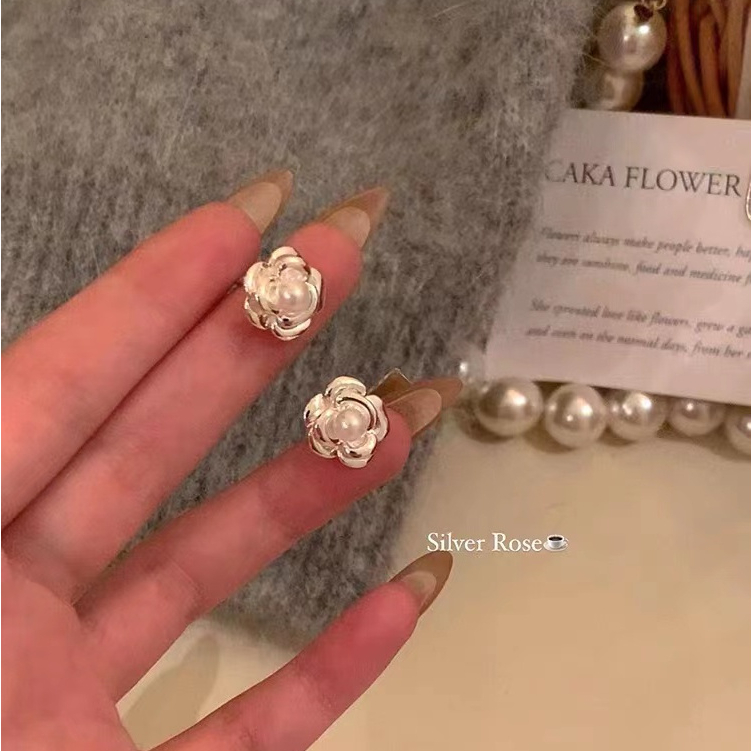 ต่างหูเงินสเตอร์ลิง Camellia ดอกไม้มุกสตั๊ดแสงหรูหราพรีเมี่ยมความรู้สึกเฉพาะกลุ่มต่างหูต่างหู