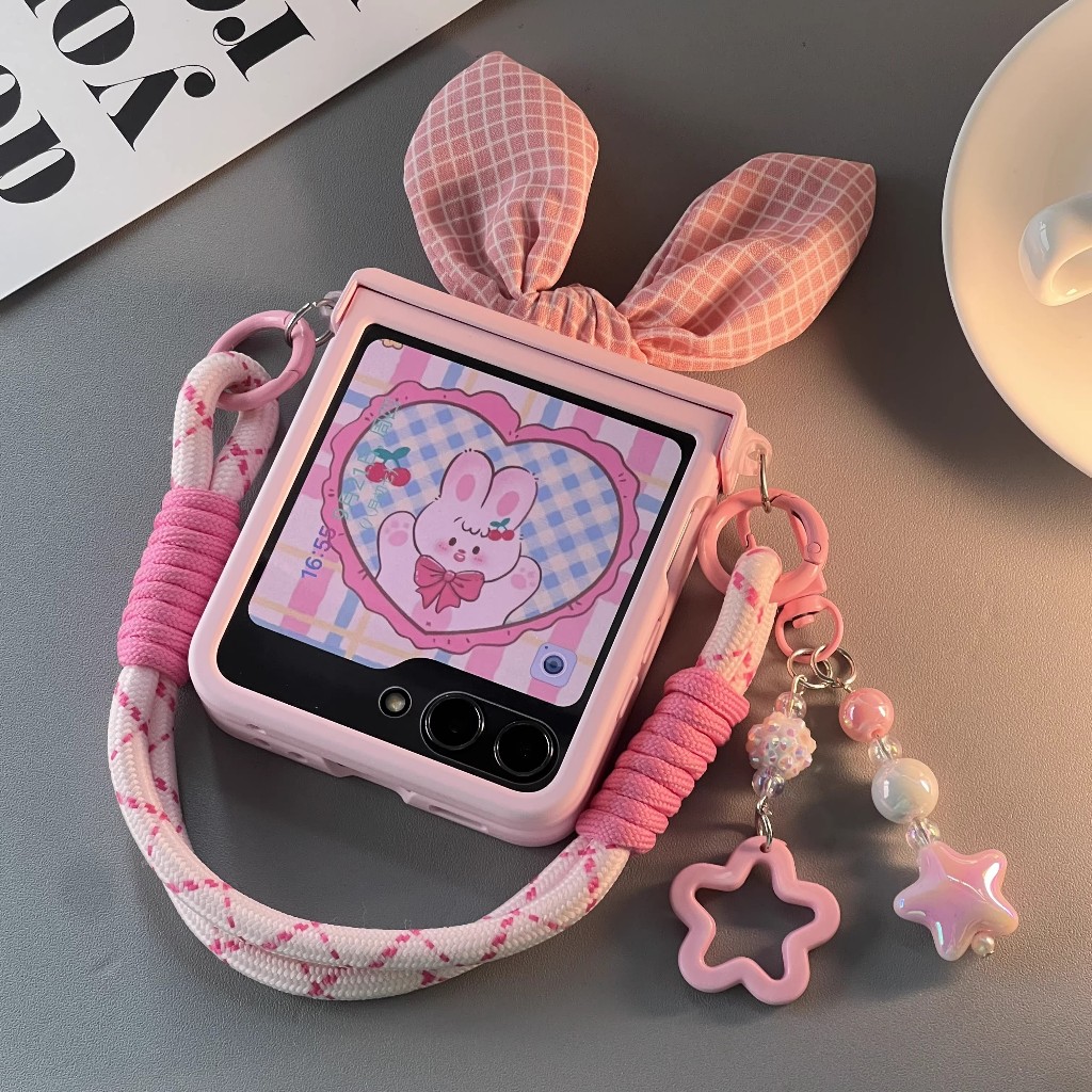 เคสแข็ง สำหรับ Samsung Z Flip 5 Z Flip 6 Z Flip 7 พร้อมบานพับนิรภัยในตัว โบว์สีชมพู พวงกุญแจรูปดาว และสายสะพายแบบถัก ZFlip5 Z FLIP5 ZFlip6 Z FLIP6 ZFlip7 Z FLIP7 FE