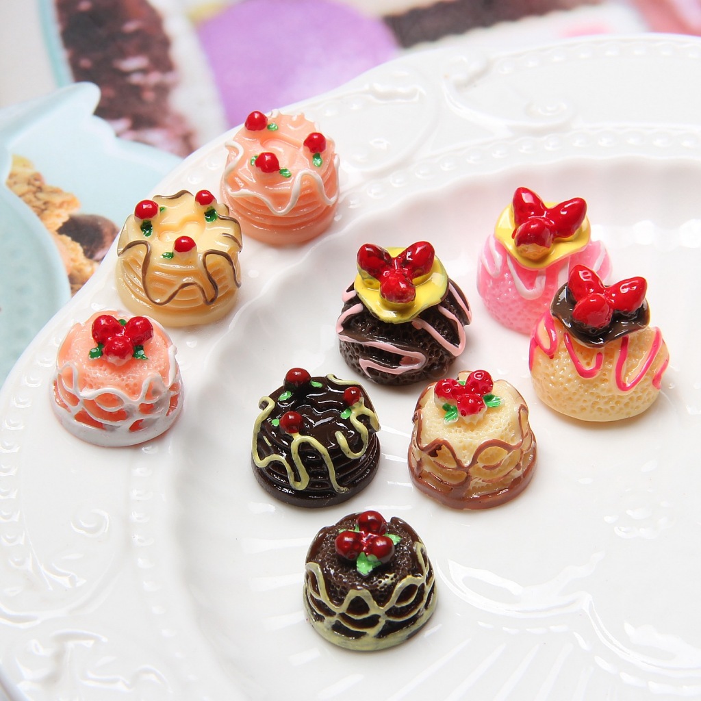 10 ชิ้น สามเหลี่ยม สตรอเบอร์รี่ เค้ก ขนม ของเล่น เรซิน ด้านหลังแบน กิ๊บติดผม เคสโทรศัพท์ Diy อุปกรณ์เสริม