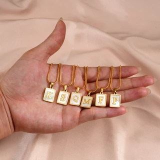สร้อยคอโซ่ สเตนเลส 26 ตัวอักษร รูปงู ตัวอักษรภาษาอังกฤษ สีทอง 18K ทรงสี่เหลี่ยม ไม่จางหาย สําหรับผู้หญิง