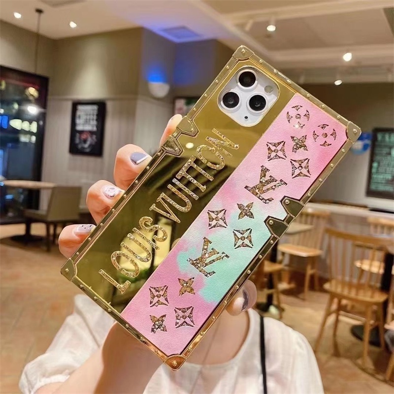 พร้อมส่ง เคสโทรศัพท์มือถือ ทรงสี่เหลี่ยม ลายแบรนด์ Lv สีทอง หรูหรา สําหรับ iPhone 15 14 13 12 11 Pro Max 7 8 6 6s Plus X XR XS Max SE 12 13 Mini