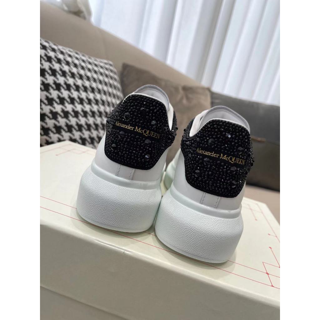 MC MENS รองเท้าลําลองหางสว่านรองเท้าสีขาวขนาดเล็กของผู้หญิง