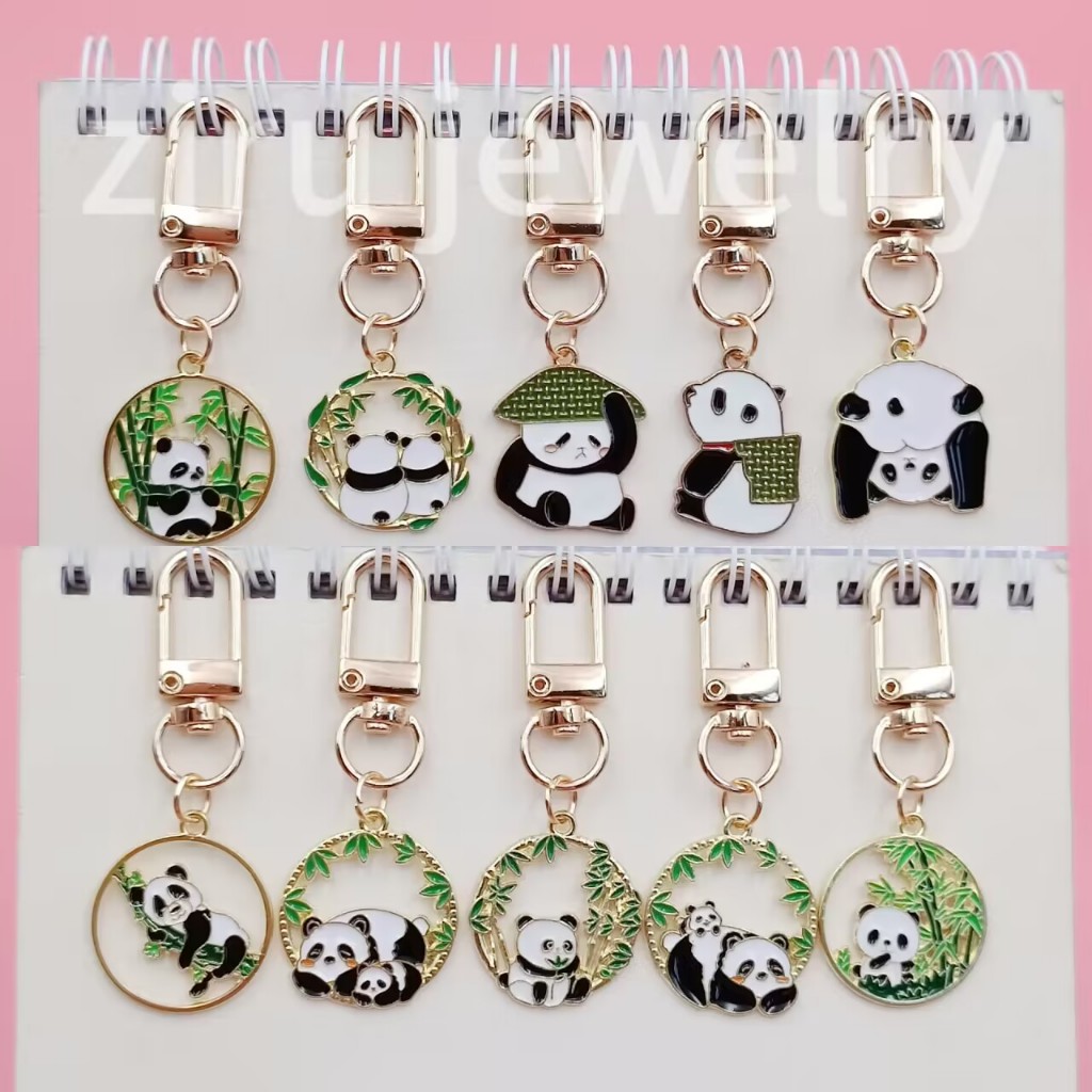 พวงกุญแจแพนด้าน่ารัก โลหะ สีเขียว ไม้ไผ่ จี้กระเป๋านักเรียน ของขวัญ ที่ใส่รถ พวงกุญแจรถ ปาร์ตี้ ของขวัญสําหรับเด็ก