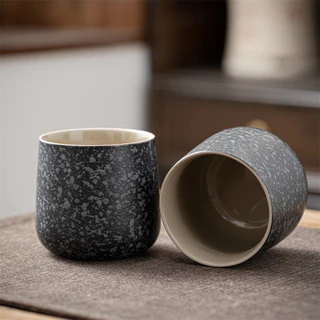Teanagoo ชุดมัทฉะ ถ้วย 2 ใบ พร้อมกล่องเก็บ ชามมัทฉะ เซรามิค 12 ชิ้น (18 ออนซ์) ถ้วยมัทฉะ (7.2 ออนซ์) ตะกร้อตีไม้ไผ่ สีเทาร็อคชาร์โคล WS1