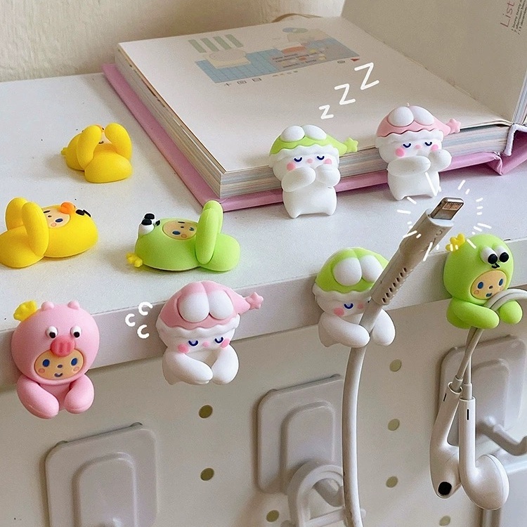 การ์ตูนน่ารัก ที่ม้วนสายชาร์จ เคสป้องกันหูฟัง ปลอกป้องกันสายไฟ สายข้อมูล ป้องกันตะขอแขวนผนัง ที่แขวนโต๊ะ จัดระเบียบ