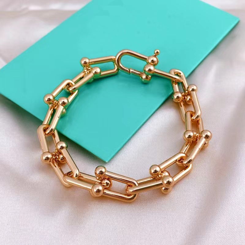 แฟชั่นหรูหราสร้อยข้อมือหัวเข็มขัดเกือกม้าหญิง High-End U-Shaped Interlocking เพชร-Studded คู่ Bamb