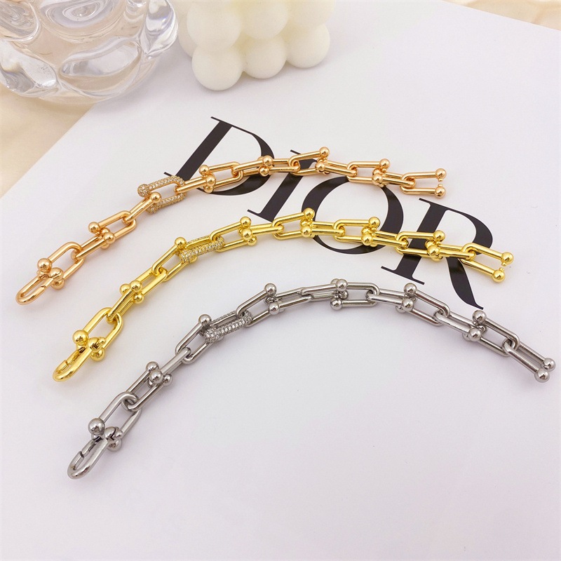 แฟชั่นหรูหราสร้อยข้อมือหัวเข็มขัดเกือกม้าหญิง High-End U-Shaped Interlocking เพชร-Studded คู่ Bamb