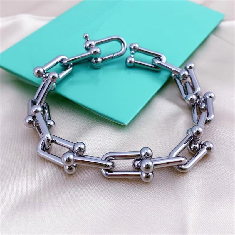 แฟชั่นหรูหราสร้อยข้อมือหัวเข็มขัดเกือกม้าหญิง High-End U-Shaped Interlocking เพชร-Studded คู่ Bamb