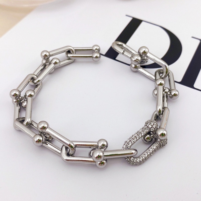แฟชั่นหรูหราสร้อยข้อมือหัวเข็มขัดเกือกม้าหญิง High-End U-Shaped Interlocking เพชร-Studded คู่ Bamb