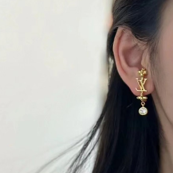 {พร้อมส่ง} ใหม่ ต่างหูเข็มเงิน 925 ชุบทอง ประดับเพชร โมโนแกรม ลายดอกไม้ ตัวอักษร สีทอง คุณภาพสูง สไตล์เกาหลี เรโทร แฟชั่นสําหรับผู้หญิง 2023 A294
