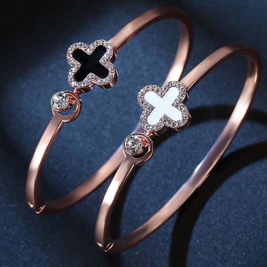 เครื่องประดับ สร้อยข้อมือ กําไลข้อมือ สเตนเลส ชุบทอง 18k รูปใบโคลเวอร์ เหมาะกับของขวัญ สไตล์เกาหลี สําหรับผู้หญิง