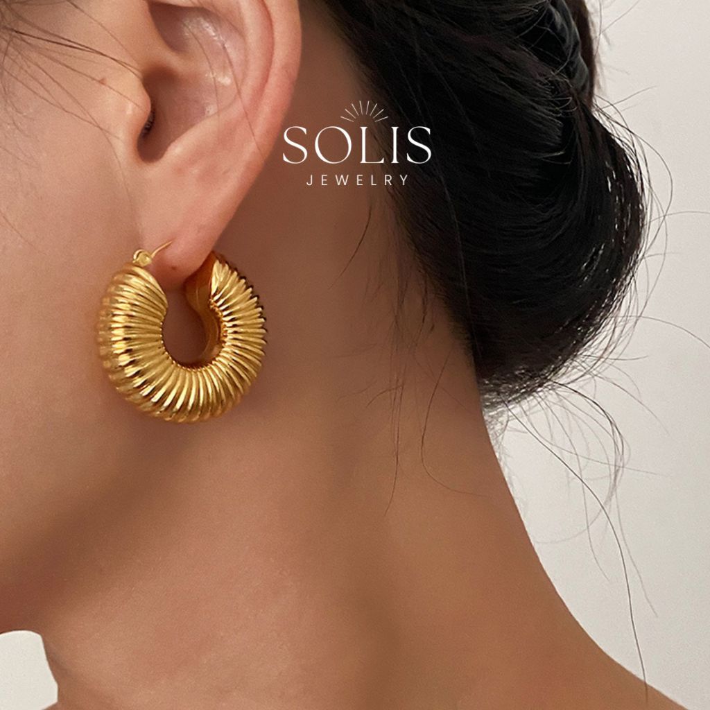 SOLIS คำสั่งถักบิดตัวหนาหนาต่างหูแบบห่วง ทองชุบเงิน 18K • สแตนเลส 316L เหล็กไทเทเนียม กันน้ำ ไม่ทำให้เสื่อมเสีย ต่างหู แพ้ง่าย สำหรับผู้หญิง ต่างหู ER356