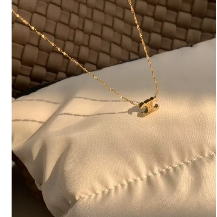 สร้อยคอเหล็กไทเทเนียม ชุบทอง 18K หรูหรา สําหรับผู้หญิง