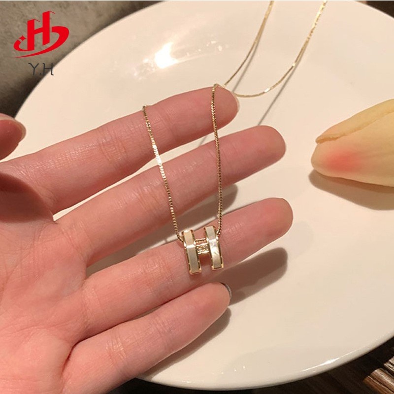 ⭐Y.H⭐ตัวอักษร H เพชร สีทอง 18 K สร้อยคอสแตนเลส