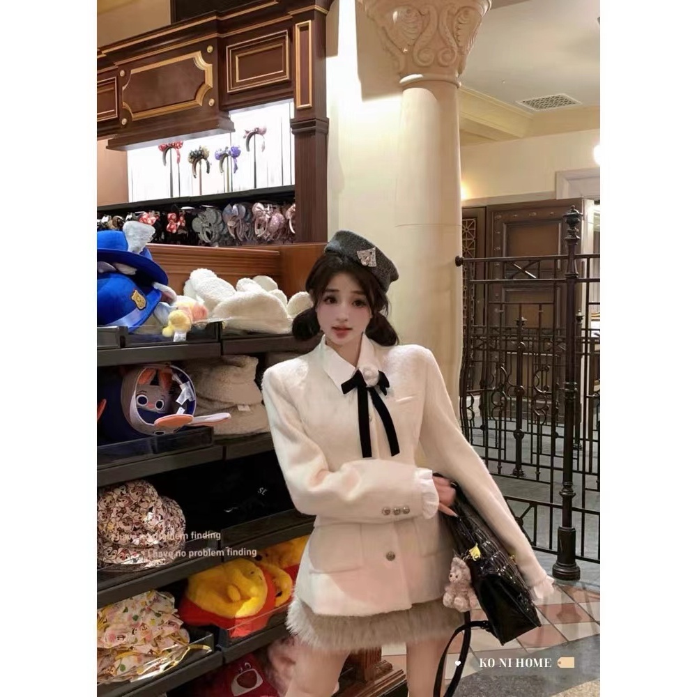 เสื้อแจ็กเก็ตสูทแขนยาว ผ้าวูล และกระโปรงสั้น ผ้ากํามะหยี่ขนนิ่ม สไตล์ฝรั่งเศส เหมาะกับฤดูใบไม้ร่วง สองชิ้น สําหรับผู้หญิง