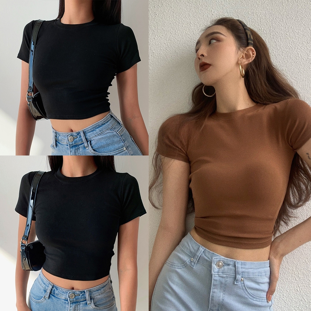 Luna shop🍥เสื้อยืด ผู้หญิงเสื้อครอป y2k สีดำแฟชั่นเรียบง่ายดูผอมและเป็นมิตรกับผิว