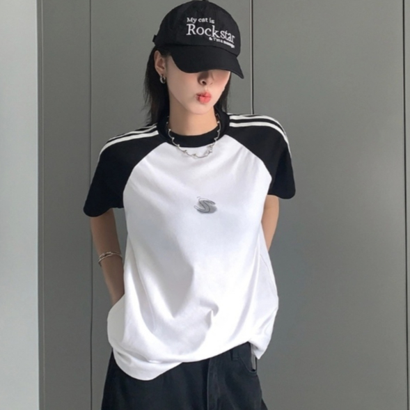 Suitcute เสื้อยืดแขนสั้น ทรงหลวม สไตล์สปอร์ต สําหรับผู้หญิง