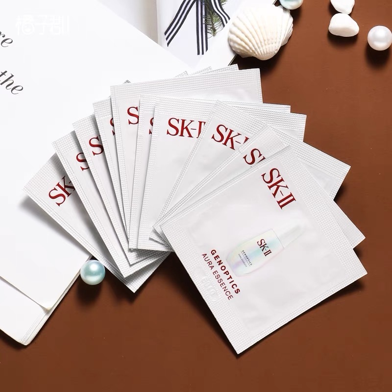 Skii Light Rhinestone White Ring Essence 0.7ml ตัวอย่างชิ้นหลอดไฟขนาดเล็ก Essence Whitening Brightening Spots