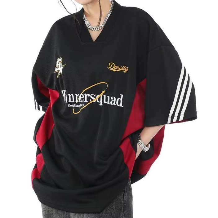 เสื้อยืดแขนสั้นลําลอง คอวี พิมพ์ลายตัวอักษร ทรงหลวม สไตล์อเมริกันเรโทร แฟชั่นคู่รัก