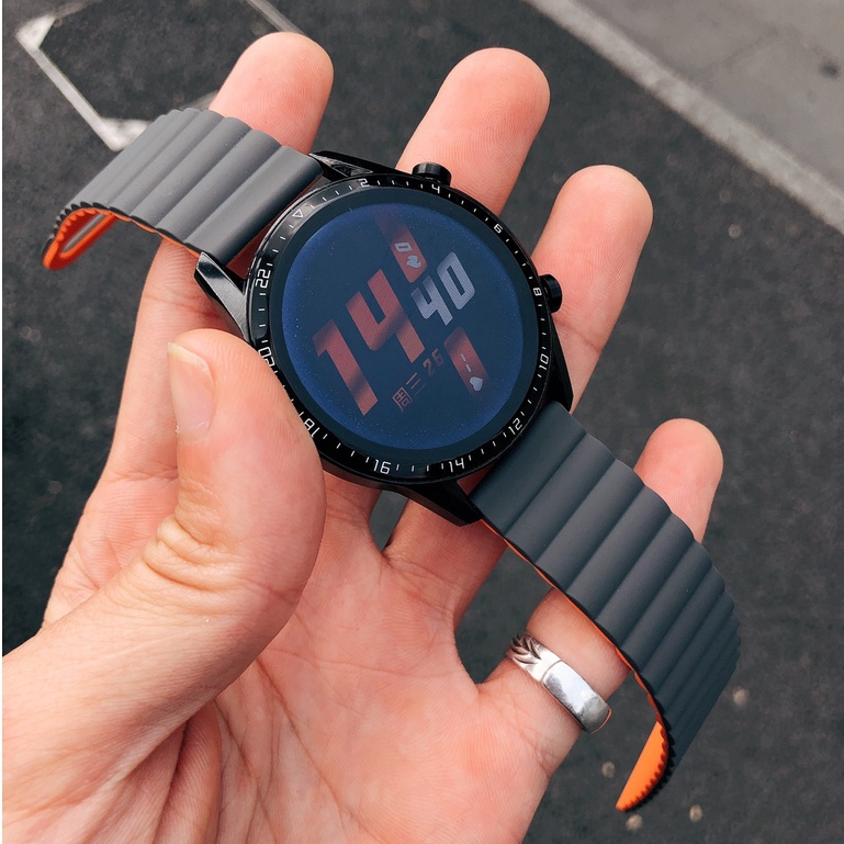 สายนาฬิกาข้อมือซิลิโคนแม่เหล็ก สองสี สําหรับ Huawei Watch GT4 GT3 GT2pro watch4 3pro Xiaomi 22 มม. 20 มม.