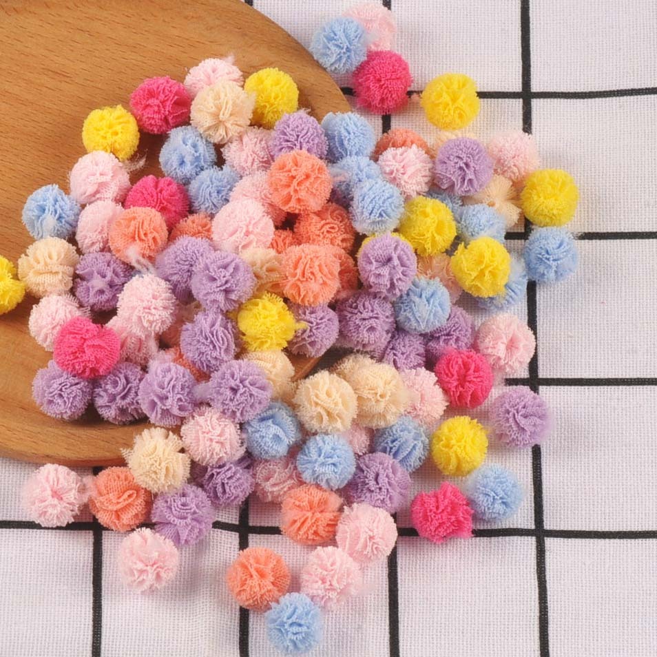 50ชิ้น15มิลลิเมตรผสมที่มีสีสันนุ่มปอมปอมลูกปุยสําหรับงานฝีมือที่ทําด้วยมือปอมปอมเด็ก ทําเอง ของเล่นบ้านงานแต่งงานตกแต่ง ซีพี3390