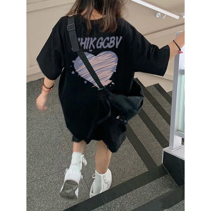 [L-4XL] เสื้อยืด ทรงหลวม พิมพ์ลายหัวใจ โอเวอร์ไซซ์ ไซซ์ แฟชั่นฤดูร้อน สําหรับคู่รัก