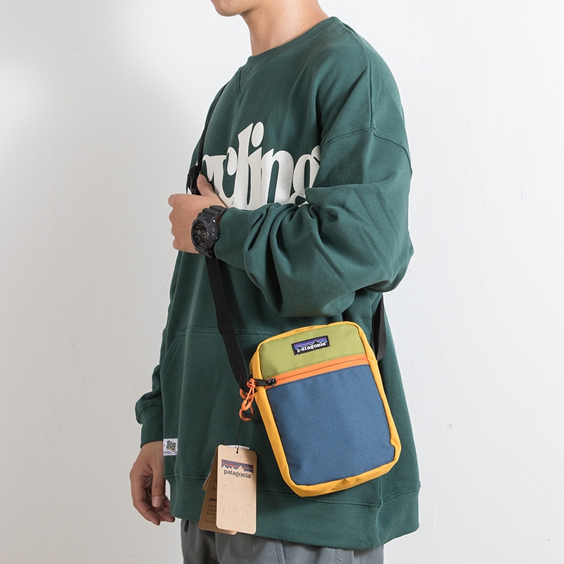Patagonia กระเป๋าสะพายไหล่ลําลอง ผ้าแคนวาส ทรงสี่เหลี่ยม ขนาดเล็ก ใส่โทรศัพท์มือถือได้ เหมาะกับการพกพาเล่นกีฬา