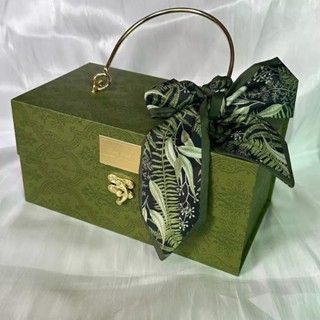 ผ้าพันคอ ผ้าเรยอน แบบยาว สีเขียวเข้ม เหมาะกับของขวัญ สําหรับ…