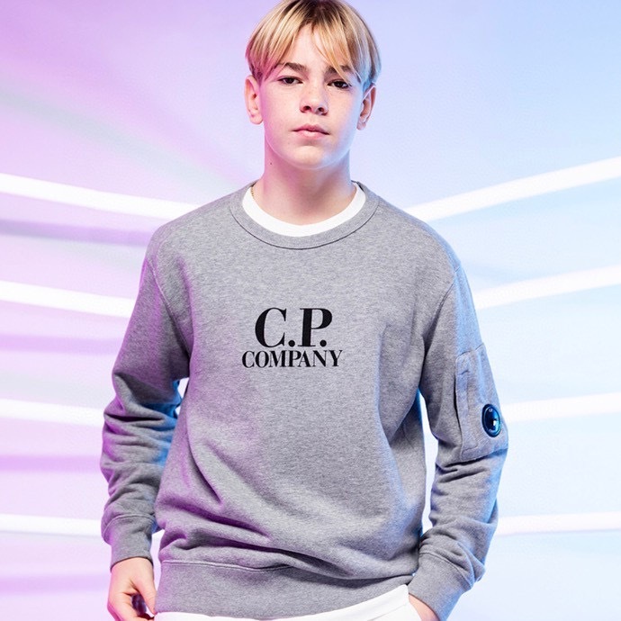 ซี.พี. เสื้อสเวตเตอร์ผู้ชาย COMPANY CP คอกลมทรงหลวมมีฮู้ด