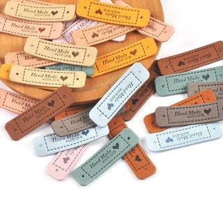 20 ชิ้น 5.5x1.5 ซม.หัวใจ Handmade นูน PU ป้ายหนังสําหรับอุปกรณ์เย็บผ้าล้างทําความสะอาดได้ Care กระเป๋าเสื้อผ้า DIY วัสดุแท็ก CP3299
