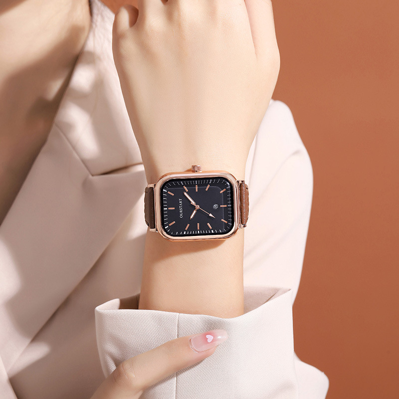 ใหม่ นาฬิกาข้อมือควอตซ์แฟชั่น สายเข็มขัด ประดับเพชร ปฏิทิน ทรงสี่เหลี่ยม สําหรับสตรี