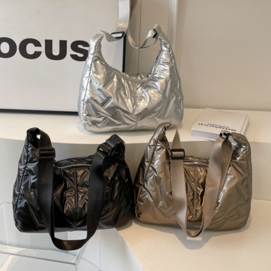 กระเป๋าสะพายไหล่ เมทัลลิก สะท้อนแสง สามารถปรับได้ สีโมโนโครม สําหรับผู้หญิง