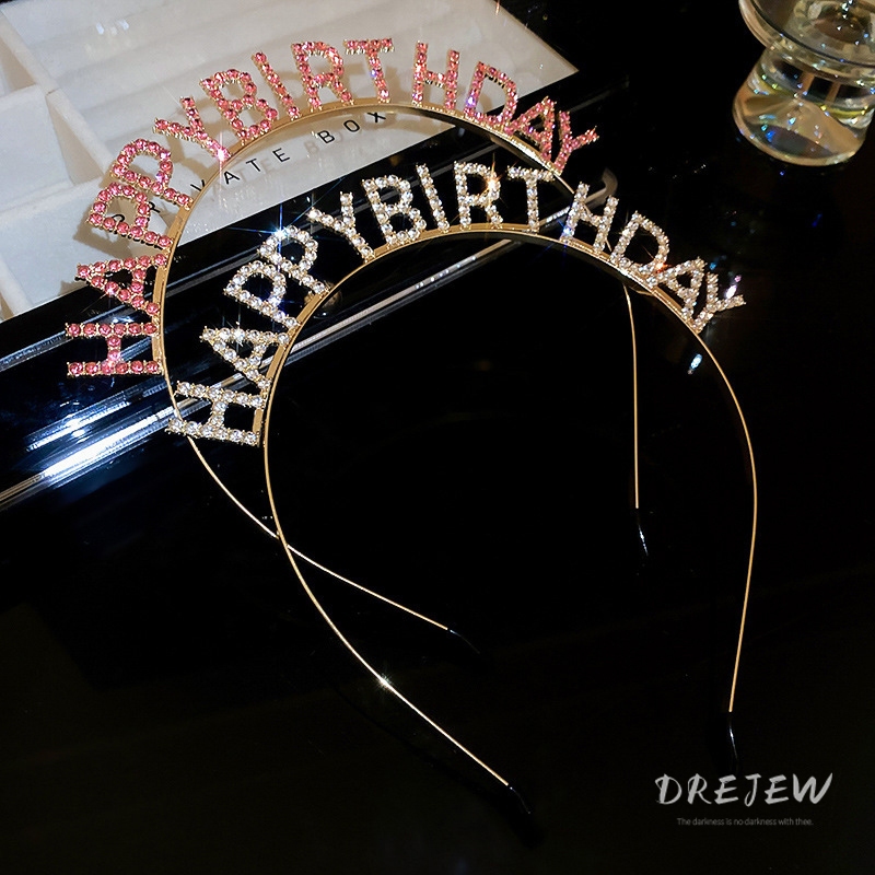 DREJEW ที่คาดผมแฟชั่น ประดับเพชร รูปตัวอักษรภาษาอังกฤษ หรูหรา เครื่องประดับผม สําหรับวันเกิด