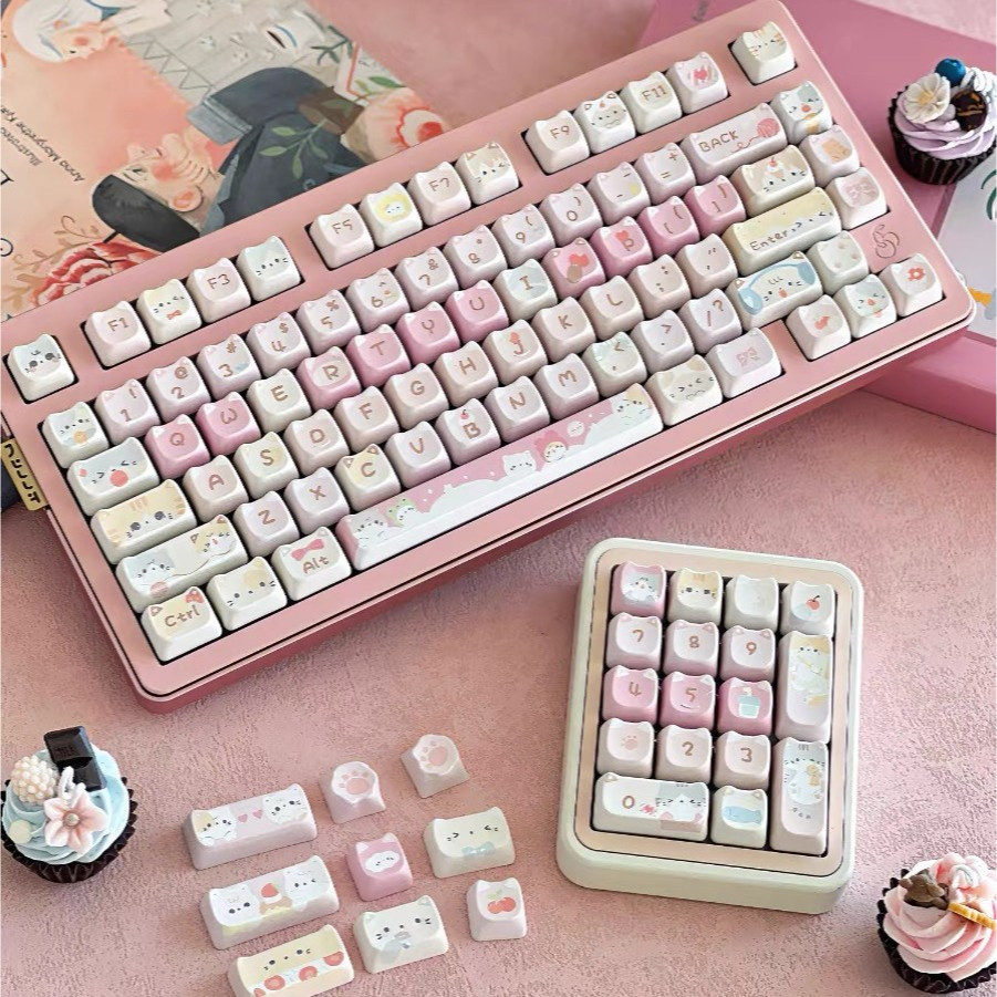 141 คีย์ ทีม Meow Meow Keycaps MAO ความสูง PBT วัสดุ ระเหิดความร้อนห้าด้าน Keycap แป้นพิมพ์เครื่องกล น่ารัก สีชมพู keycap พอดีกับ 61/68/75/84/87/96/98/104/108