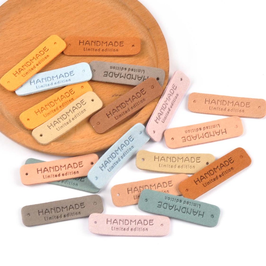 20 ชิ้น 5.5x1.5 ซม.Polychrome สี่เหลี่ยมผืนผ้านูนป้ายสําหรับเสื้อผ้าเด็กอุปกรณ์เย็บผ้า DIY อุปกรณ์ Handmade แท็กเสื้อผ้า CP3434