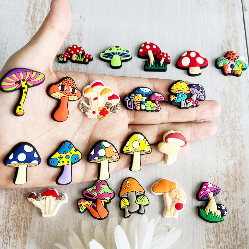 Jibbitz Crocs สีเห็ด Serie Charms รองเท้าหัวเข็มขัดอุปกรณ์ตกแต่ง Diy ตกแต่งหัวเข็มขัดใหม่ PVC รองเท้าอุปกรณ์เสริมของขวัญสําหรับเด็ก