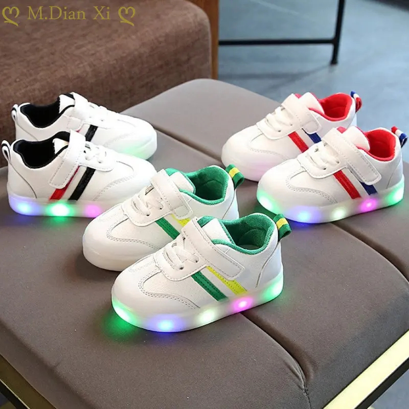 รองเท้าผ้าใบ มีไฟ LED เรืองแสง แฟชั่นฤดูใบไม้ผลิ และฤดูใบไม้ร่วง สําหรับเด็กผู้หญิง และเด็กผู้ชาย