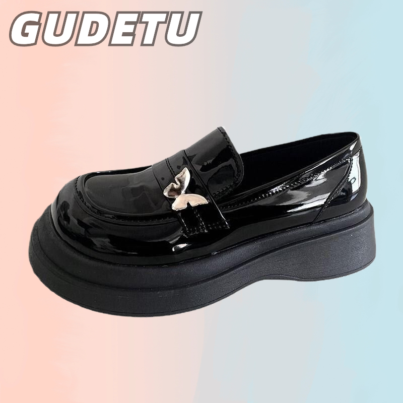 GUDETU.PLUS.ใหม่ รองเท้าโลฟเฟอร์หนัง พื้นหนา ประดับโบว์ สีดํา สไตล์อังกฤษ ย้อนยุค ขนาดเล็ก เหมาะกับฤดูใบไม้ผลิ สําหรับผู้หญิง